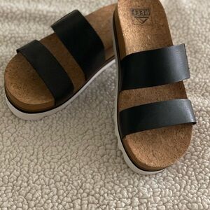 NEVER WORN- Reef Vista Cushion Sandals
Size 7